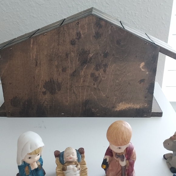 Christmas Children Porcelain Nativity Wood Stable Manger With Box Jeweled READ - Picture 7 of 10